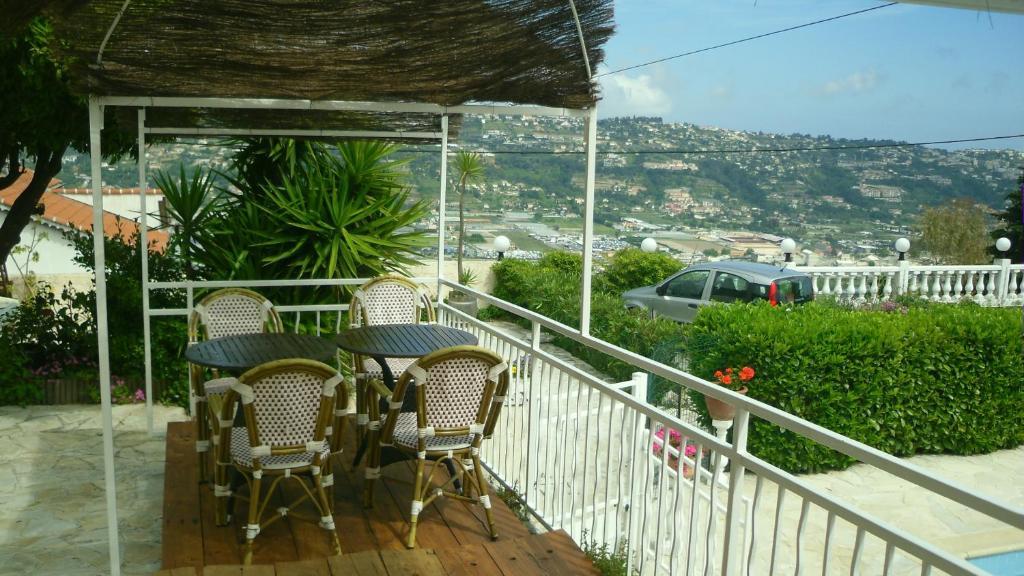 Auberge Villa Montaleigne Saint-Laurent-du-Var Exterior photo